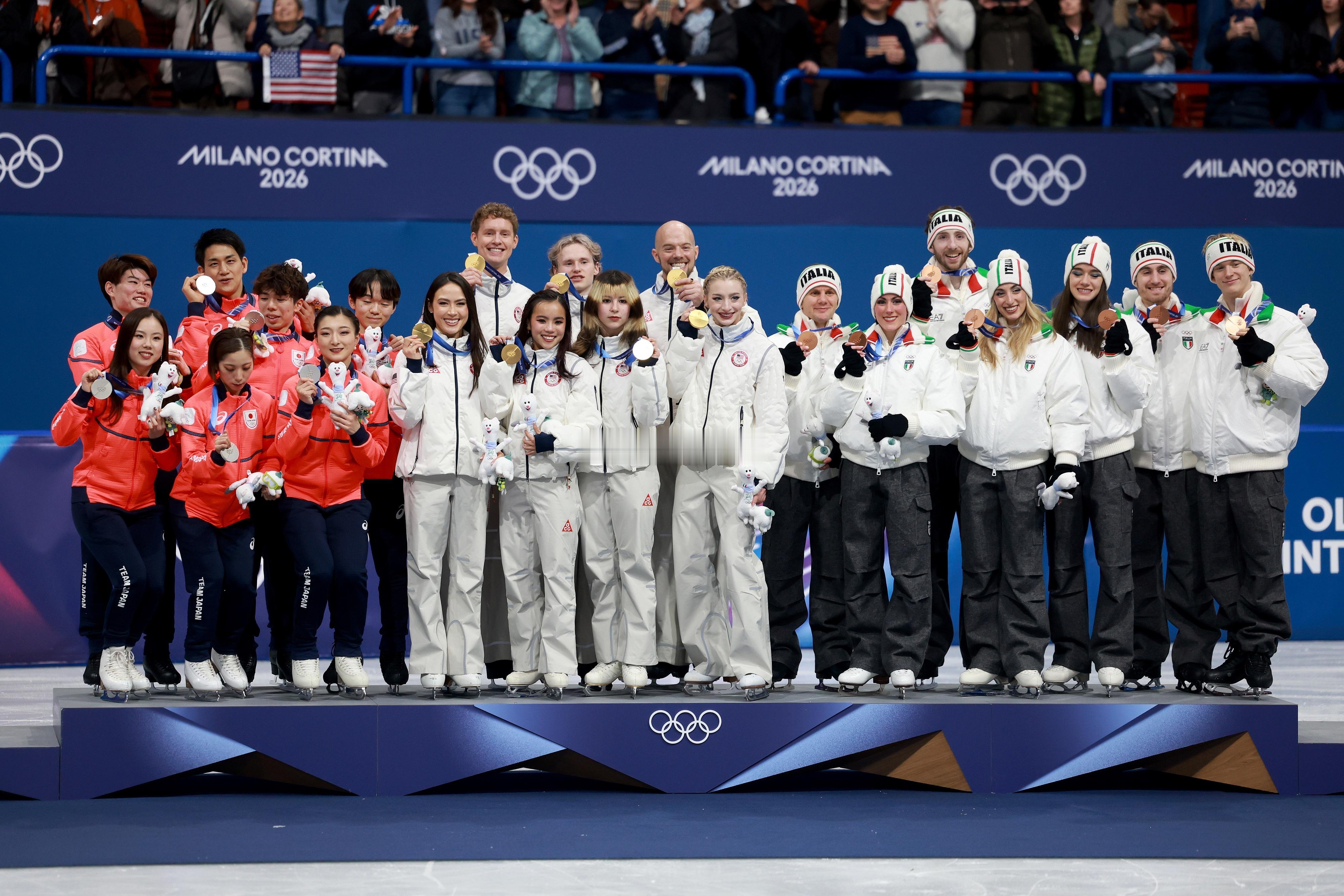 米兰冬奥会花样滑冰团体赛决赛🇺🇸美国队69分以1分险胜卫冕，成首支蝉联该项目