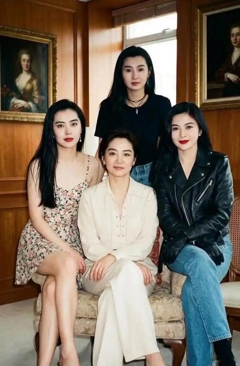 九十年代没有美颜滤镜，却集齐了华人影坛最顶级的四张脸林青霞的英气、王祖贤的媚、张