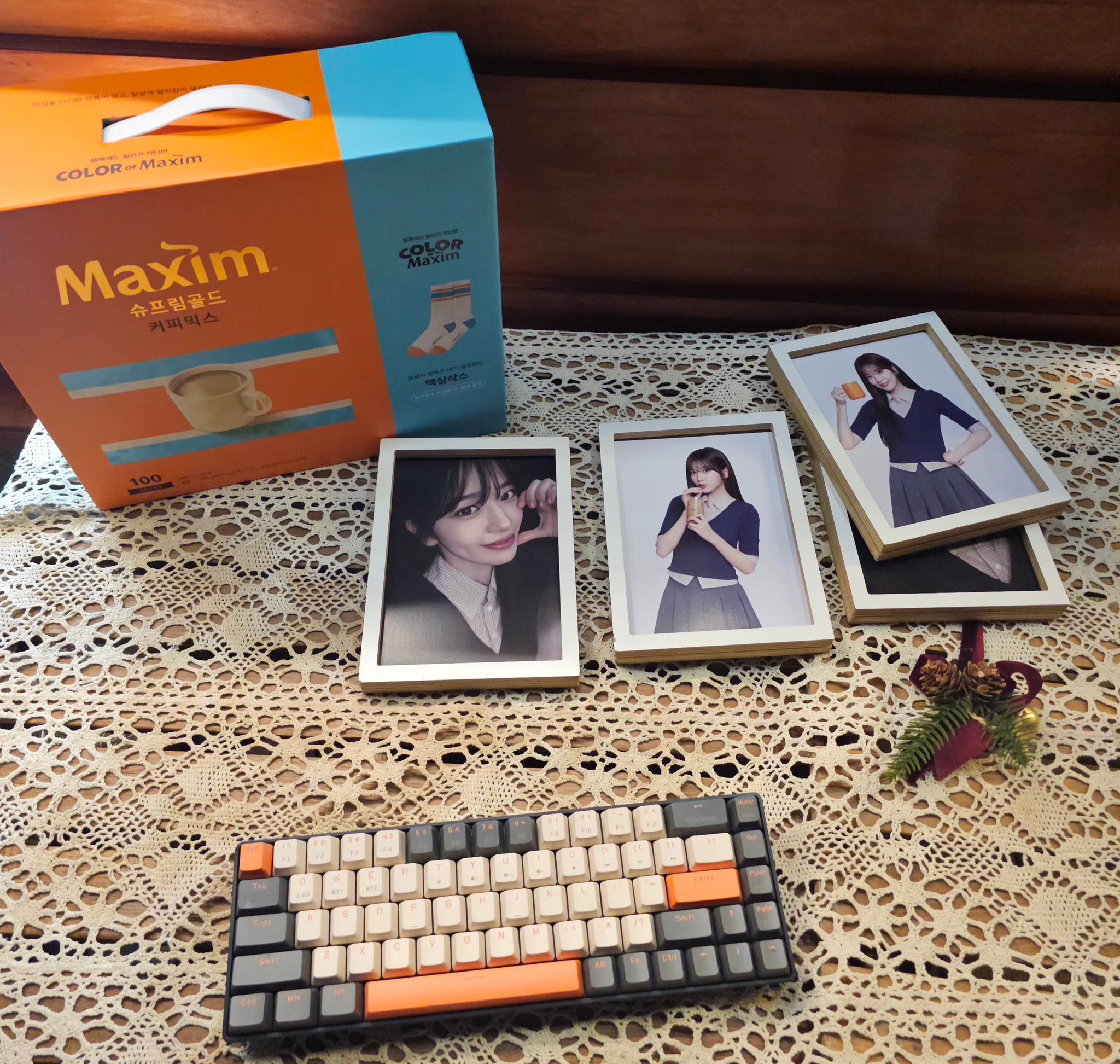今天逆应援的maxim咖啡车车上的字：Maxim Supreme Gold全～力