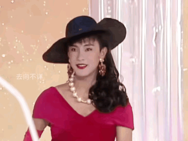 1992年的港姐决赛上，张卫健以女装大佬的造型，来做选手的助演嘉宾，一举手一投足
