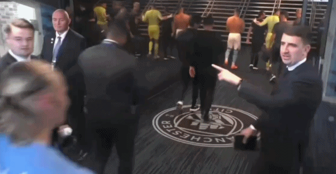 哈兰德被“绑架”了？[尬笑][尬笑][尬笑]不接受采访，肯定是行不通，这俩哥们可