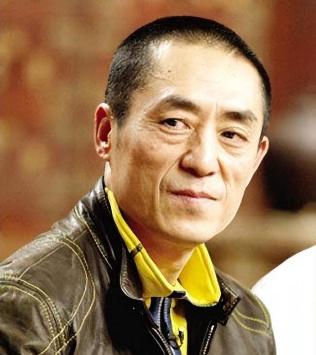 张艺谋功成名就后回到陕西老家，找到修自行车的残疾人弟弟说：“老弟，哥给你三个选择