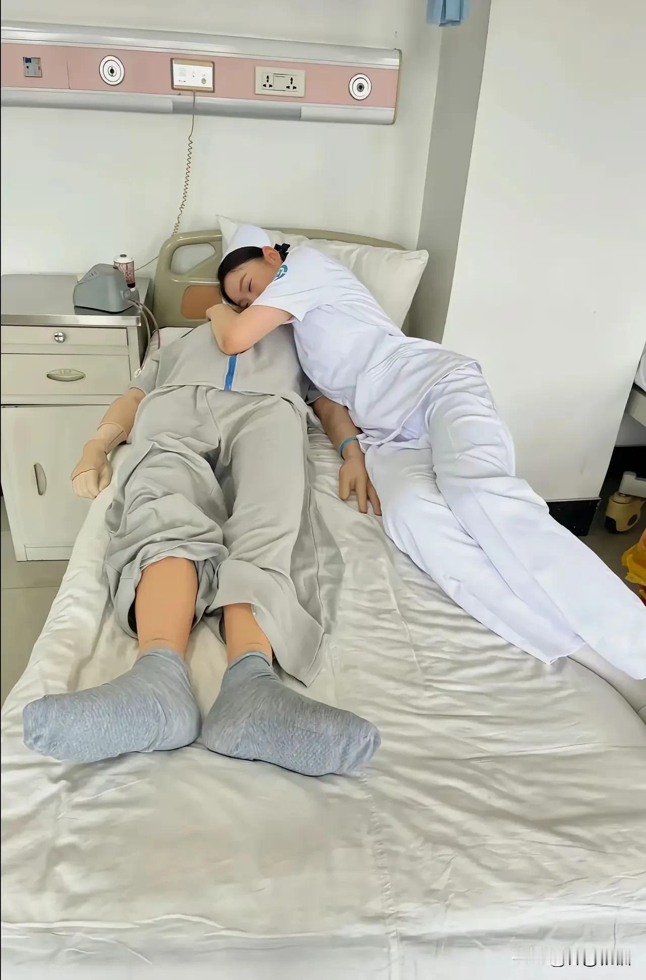 医院的护士护理宗旨是，患者是上帝！