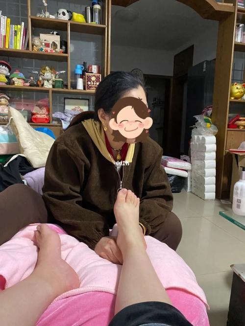 大嫂孕晚期婆婆拎着小米红糖去准备照顾月子，结果跟大嫂大吵一架，最终月子也没坐好，