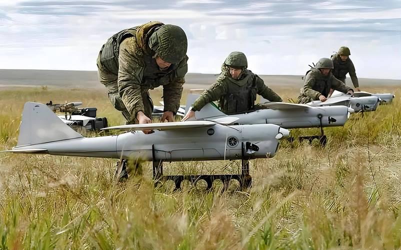 俄乌战场杀疯了！光纤无人机织“天罗地网”，电子战直接失效？
最近乌军曝光的战场视