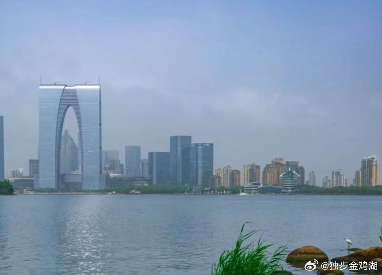 心里话           别老是盯着别人的表面看，其实不少人也正羡慕着你。好好