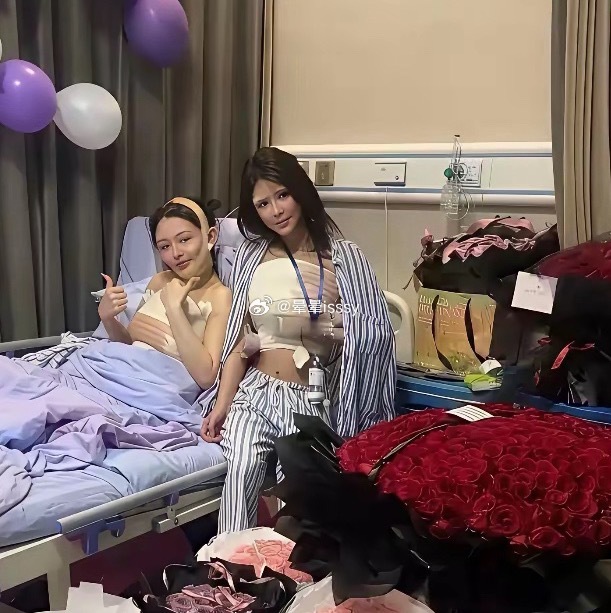姐妹感情真好，组团整容 
