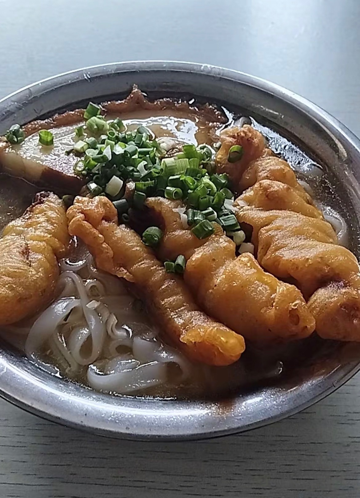 贵港扣肉酥肉粉贵港美食寻味贵港 广西贵港桂平罗秀扣肉➕酥肉粉，10块钱。 