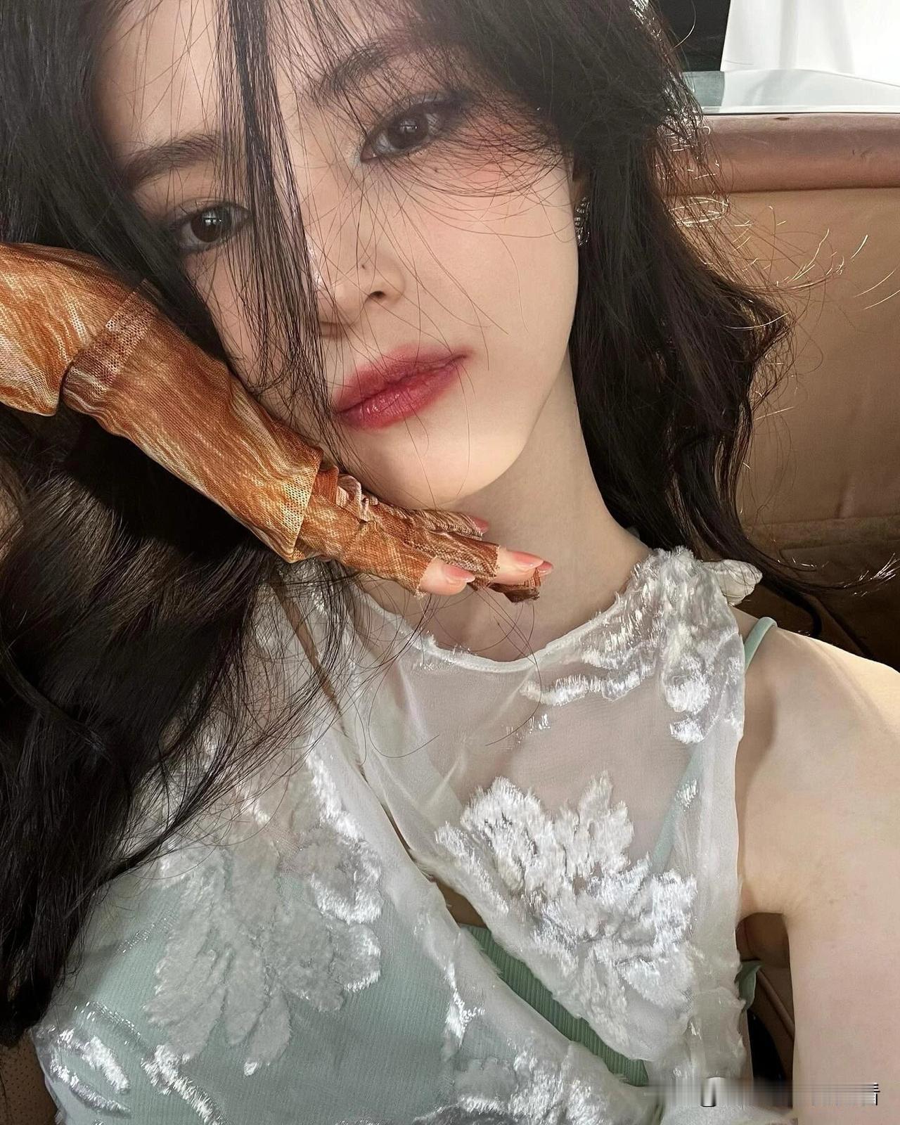 感情超过了理性？韩素希真的有那么爱他吗？

韩素希发长文承认与柳俊烈恋情，并向李