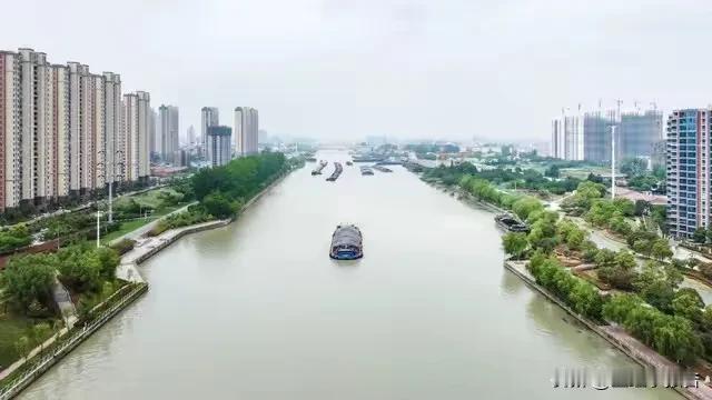 京杭大运河江苏段全长约500公里，流经苏州、无锡、常州、镇江、扬州、淮安、宿迁、