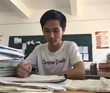 一个从山沟里考出来的研究生，工作9年给家里转了70多万，回家发现父母连一万块存款