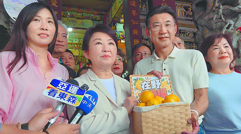 卢秀燕抛出“成立在野大联盟”解读。
台中市长卢秀燕9月13日在为无党籍市议员参选