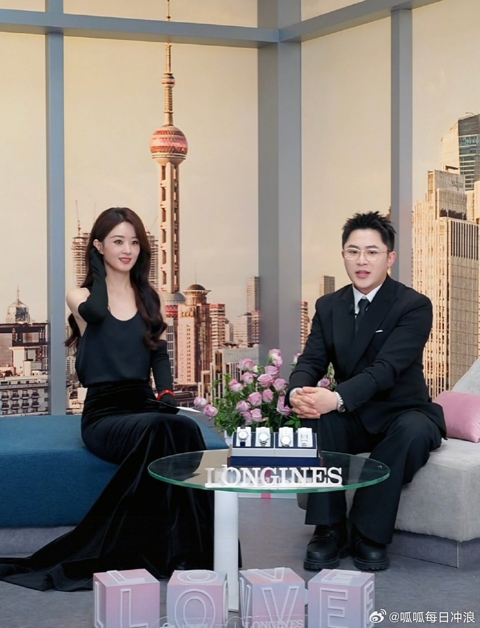 赵丽颖今天复古风直播，来看看今天的摩登复古风如何[你好] ​​​