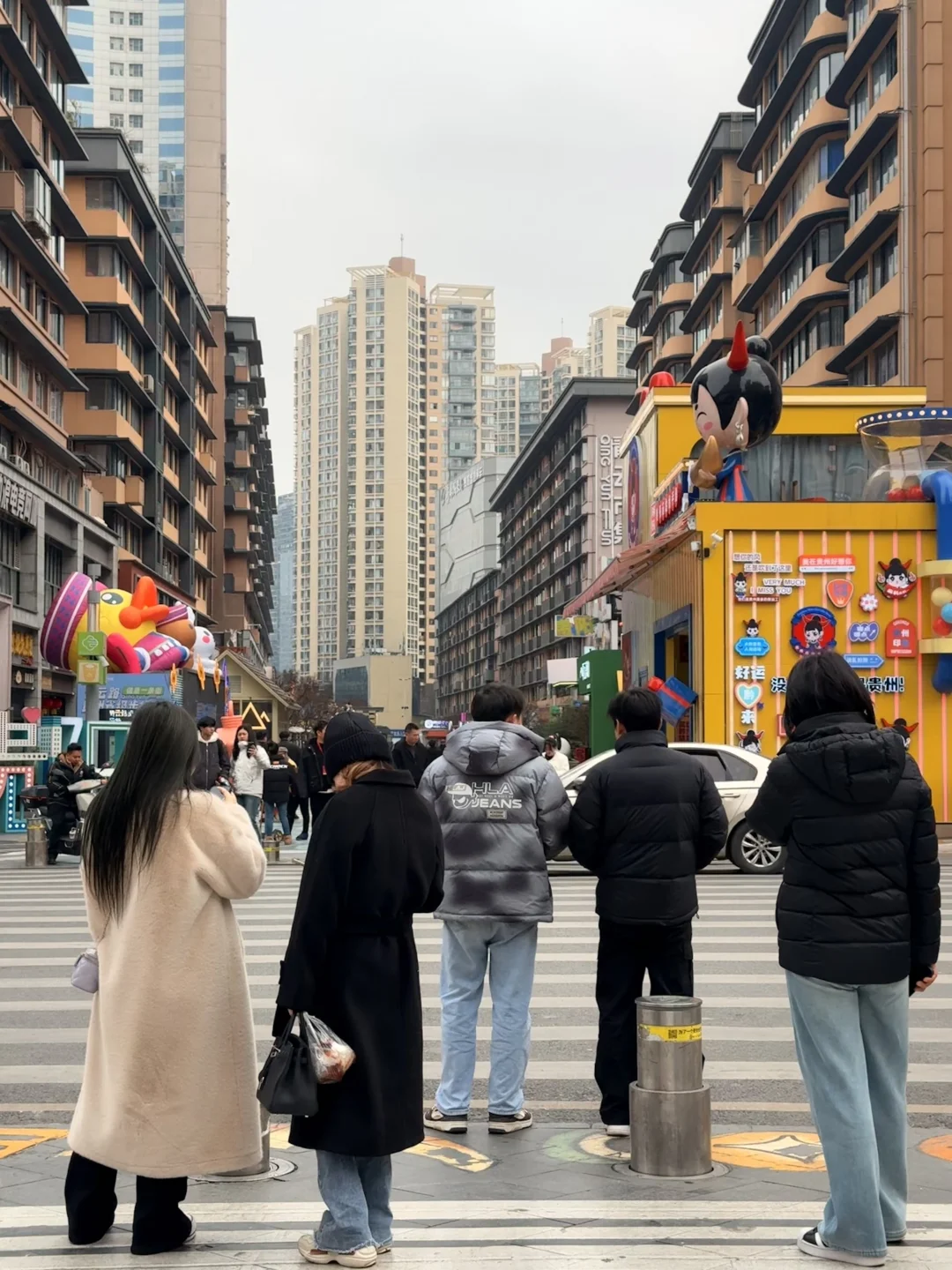 贵阳这条街。。。是饿s过人吗😓😓😓
