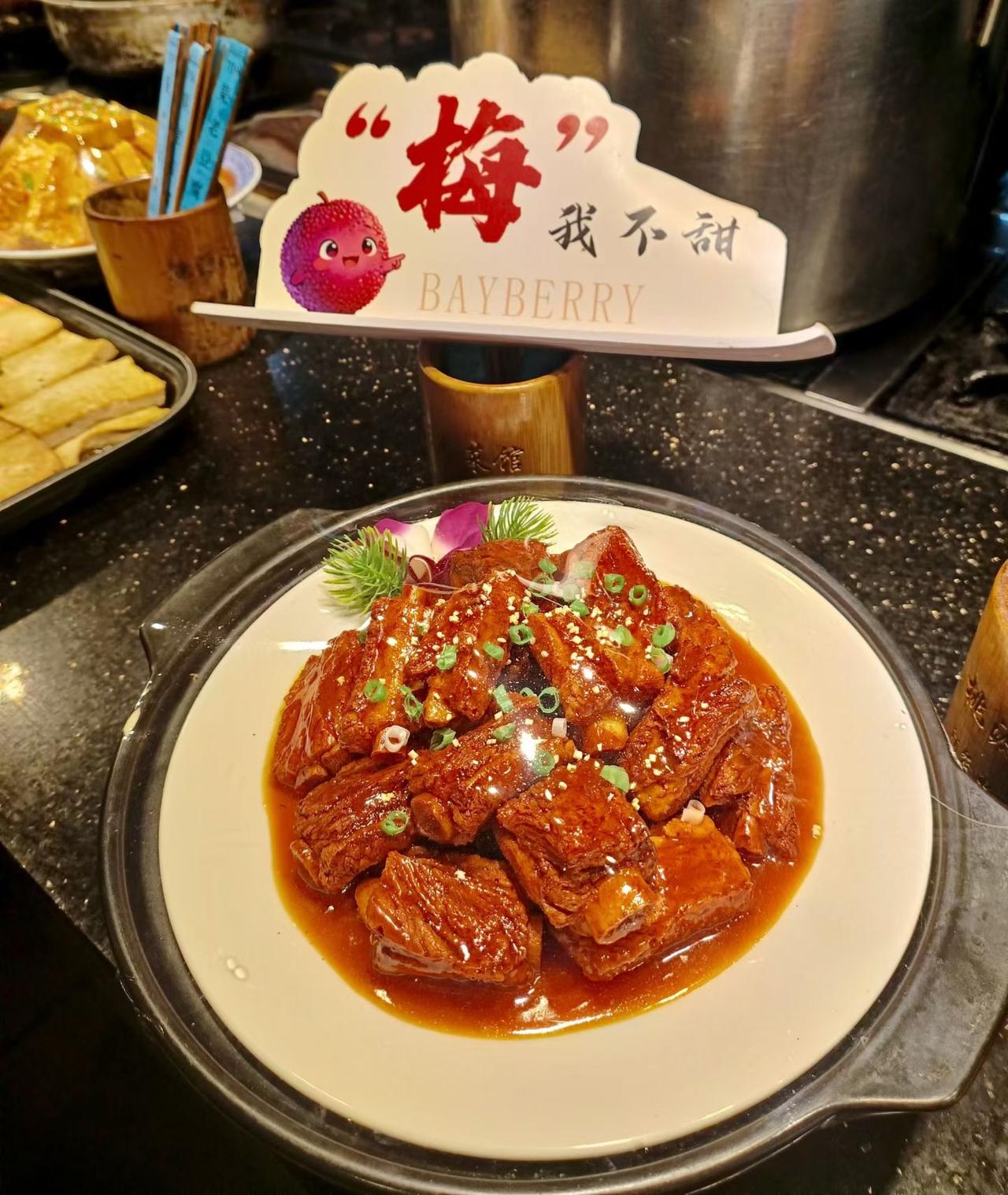 美食博主纷纷创业，开实体饭店，对此你怎么看。
刚刚，刷到几条视频，都是美食大咖开