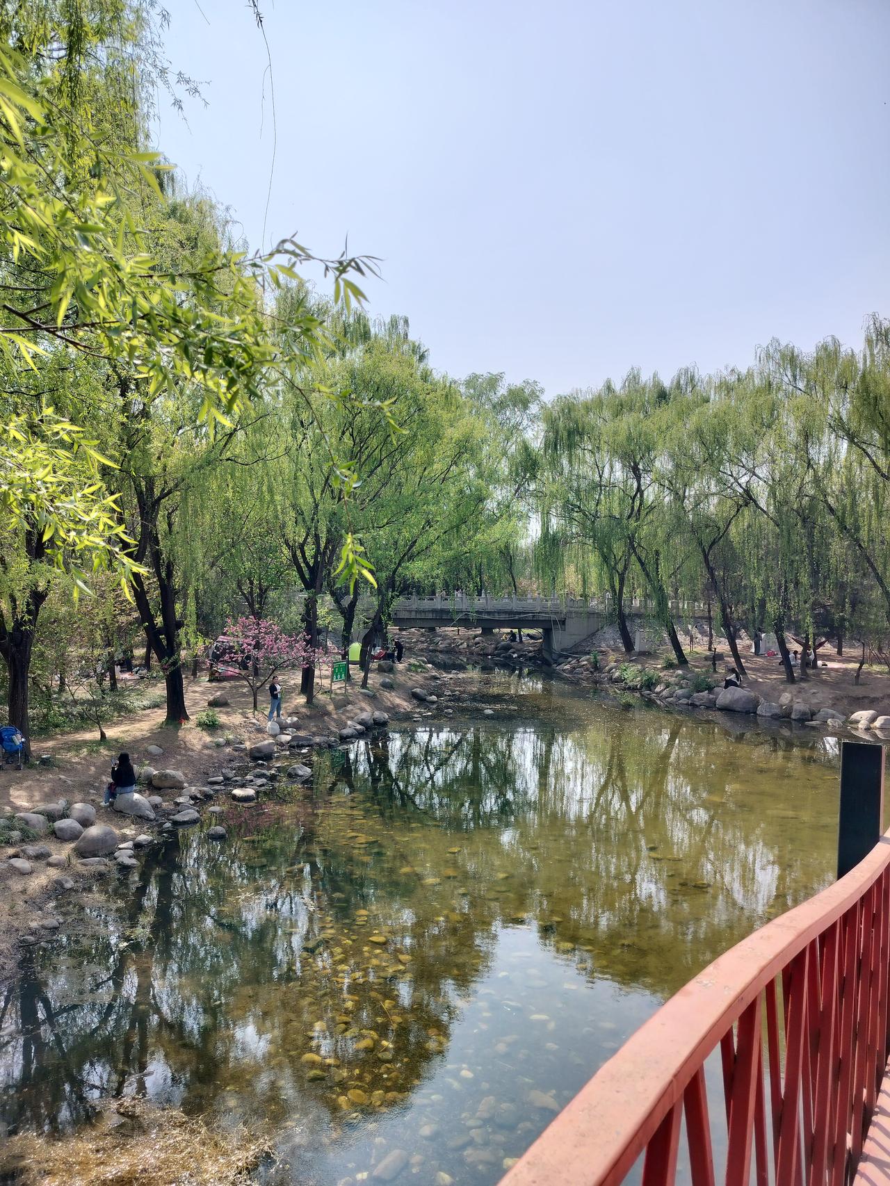 老了什么是你的底气我觉得就是有个好身体，手里有足够的钱，还有自己的温暖住处，最重