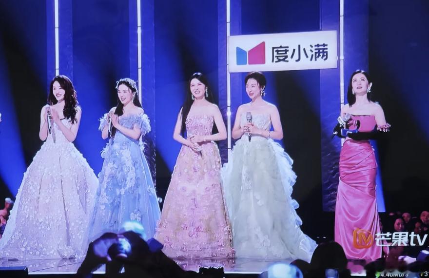 姐姐们给李小冉拉拉票吧😂 