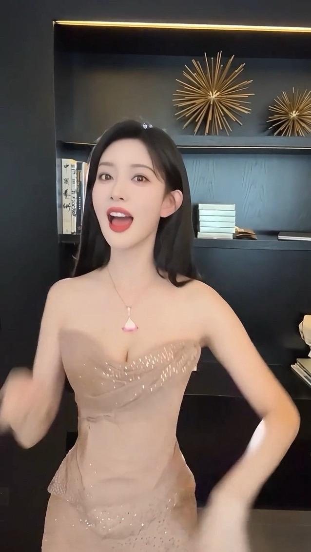 笑死～孟子义假装在唱歌！孟子义 御姐天花板 气质女神吊带 纯欲天花板
