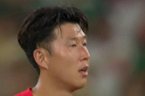 英超金靴、亚洲球王、热刺队史传奇——这些标签曾让孙兴慜站在亚洲足球的珠穆朗玛。但