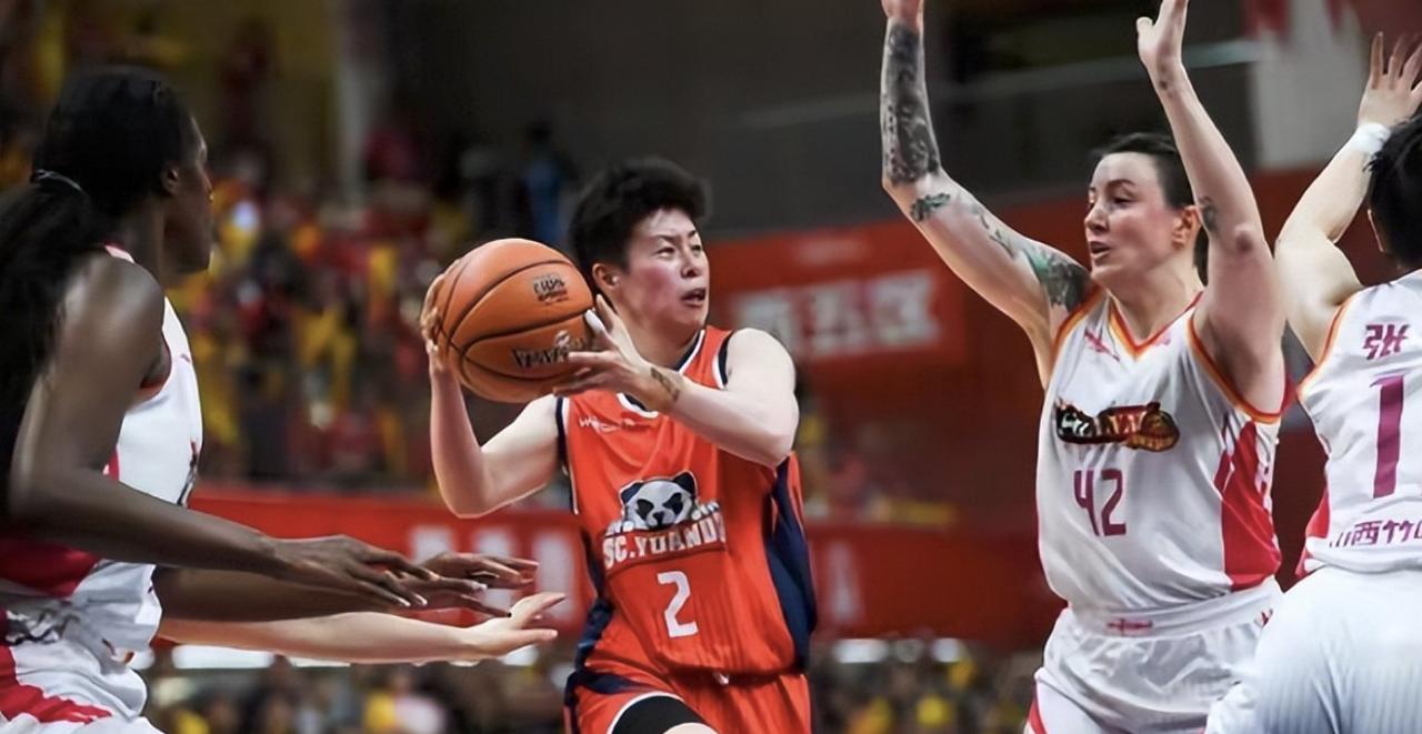 看看中国女篮的这几名打总决赛的国手，真的只能一声叹息。

老将王思雨运动能力退化