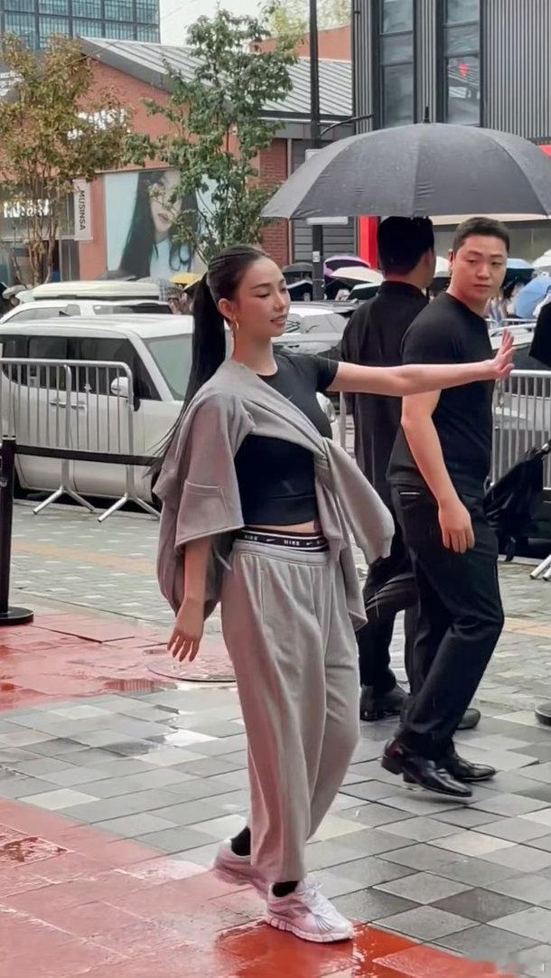 特朗普怎么了去问柳智敏，她代言了特朗普同款肯定知道 ​​​