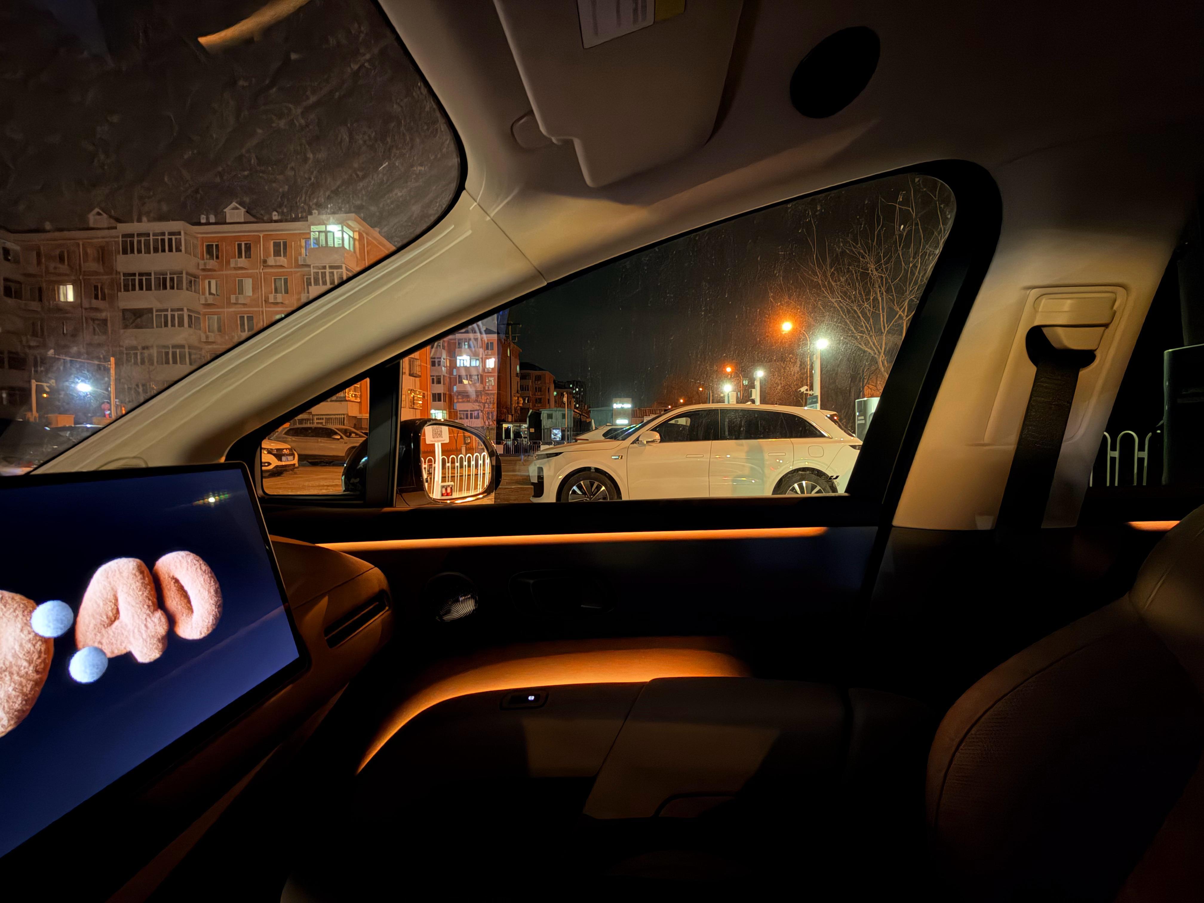 冬天充电一定要提前预热电池，4C 站上，插上就能有250kW，还是在很多车都在充