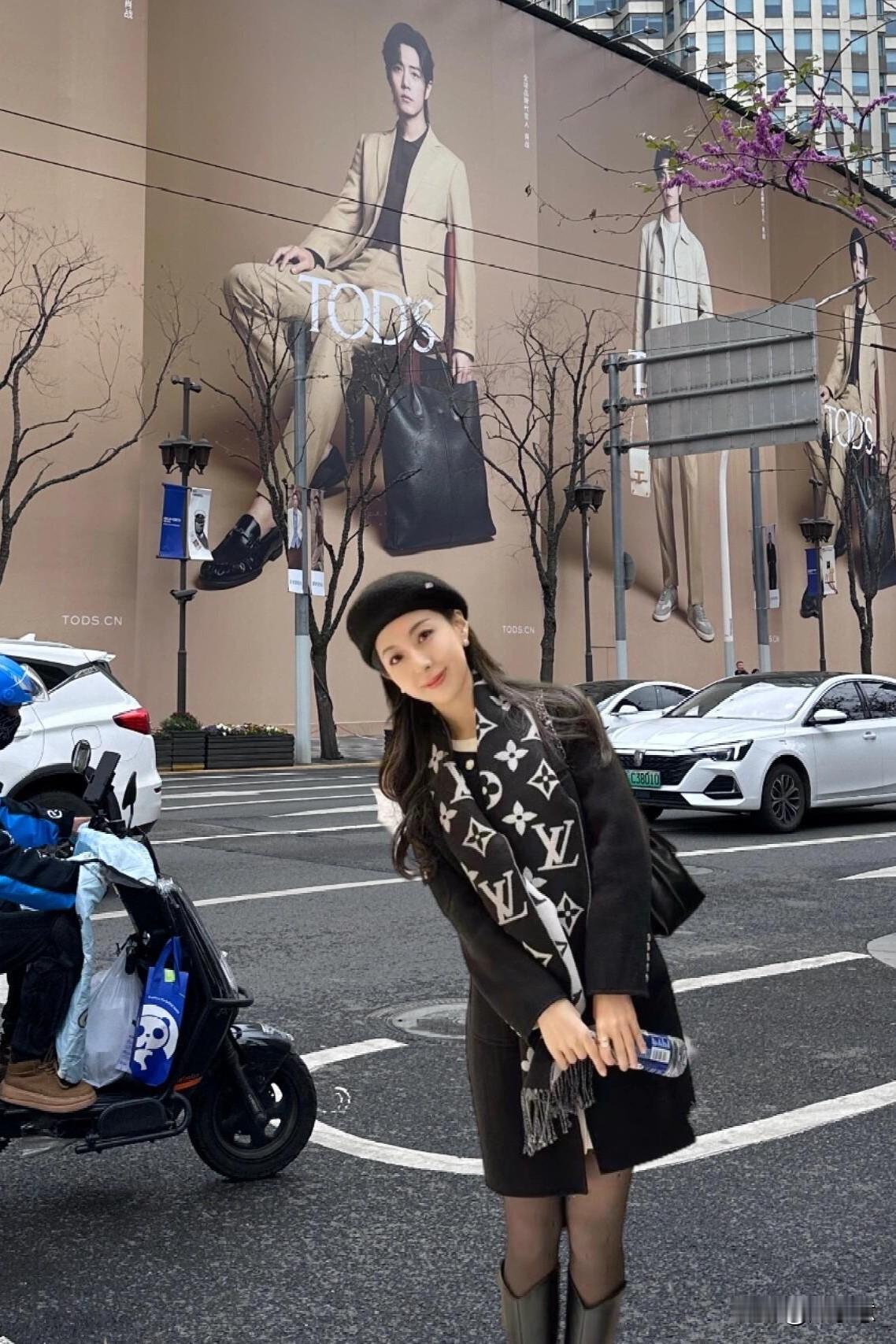 上海南京路📍都快成为肖战路了！
最近上海都是肖战！
谁懂啊家人们！！
作为小飞