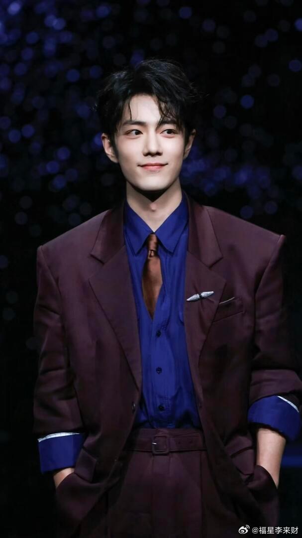 张子墨站姐拍的肖战张子墨站姐发肖战不多说了，就三句：张子墨站姐，审美一绝。肖战，