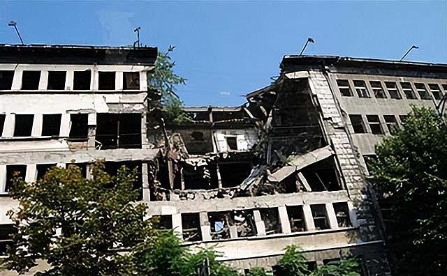 1999年中国驻南联盟大使馆被美军误炸，西方媒体对此事件是怎样报道和解读的？
1