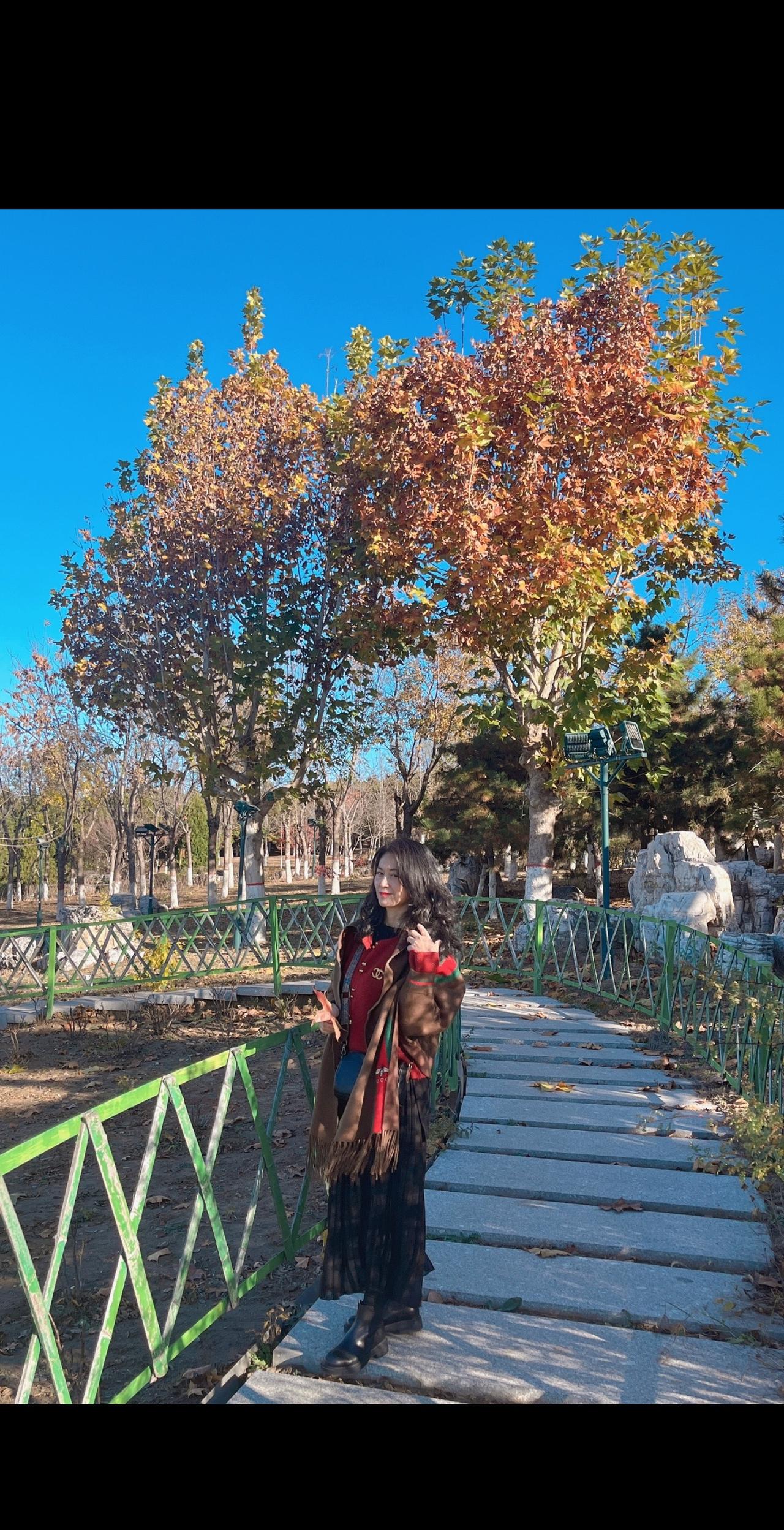 人与人之间，没有无缘无故的在乎，也没有理所当然的付出。别人对你好，不是你好，而是