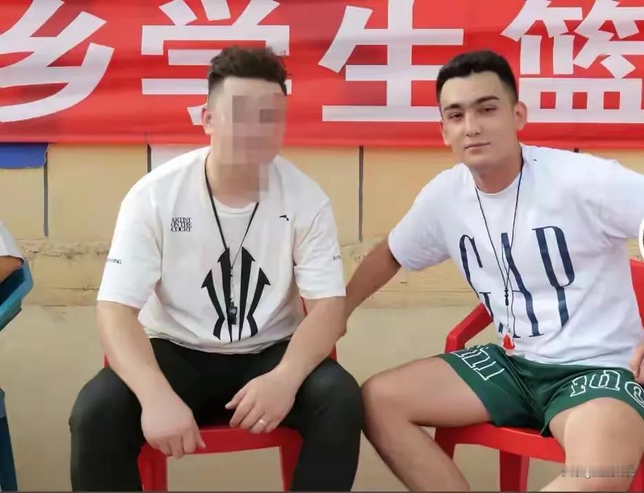 22岁的新疆帅哥吾木提，在三亚永远闭上了双眼，生命戛然而止，令人痛心不已。好友透