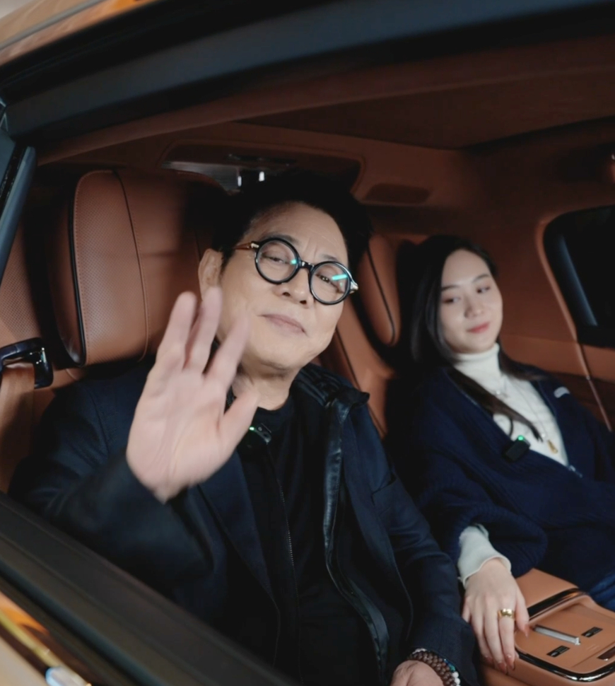 李连杰忍不住跟女儿秀尊界S800突然懂了什么叫岁月静好：有拿得出手的热爱，有愿意