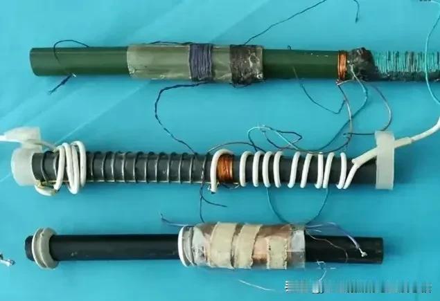 天线线圈用的铁氧体本身没有磁性？喇叭用的是永久磁铁。[握手]
谢谢你的关注与支持