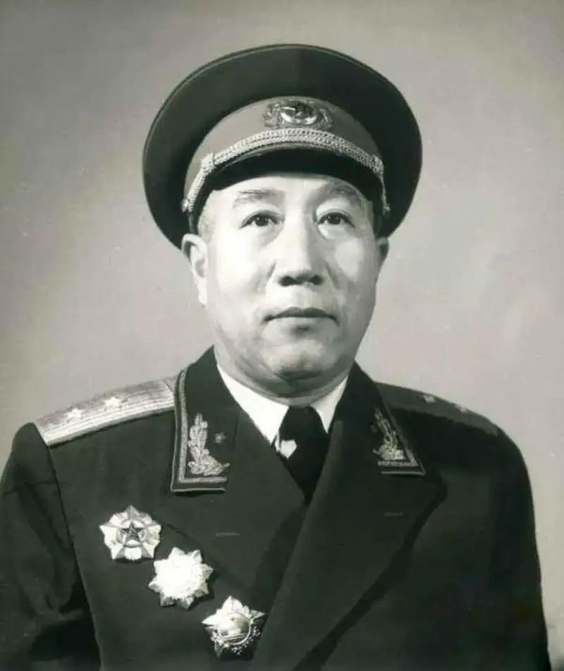 1945年，粟裕正为一场恶战焦头烂额。敌军五倍于我，却固守不出。就在此时，一位路