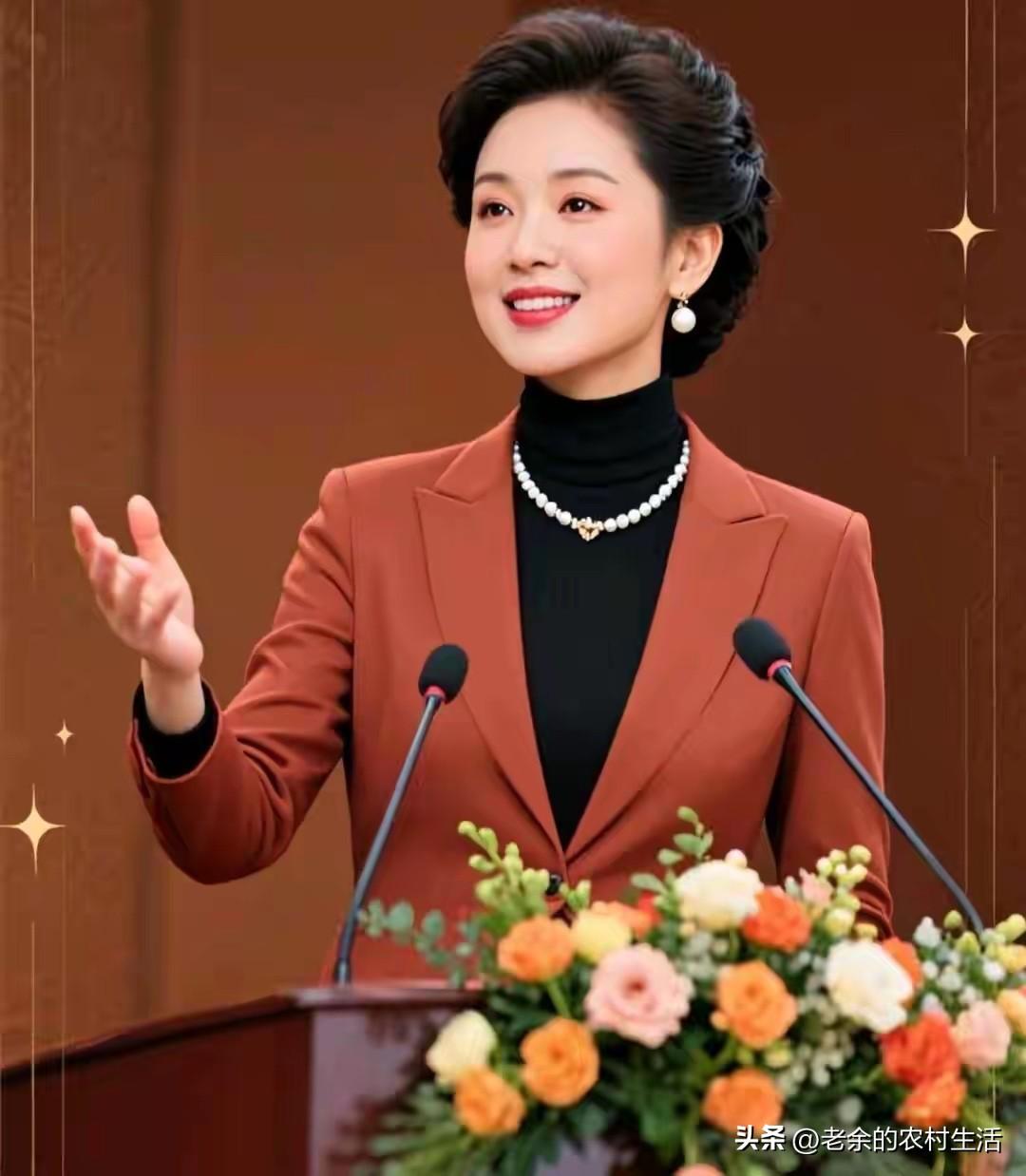 我们街上有一个女的
离婚十多年了
现在45岁
自己一个人住
也没有什么正经工作