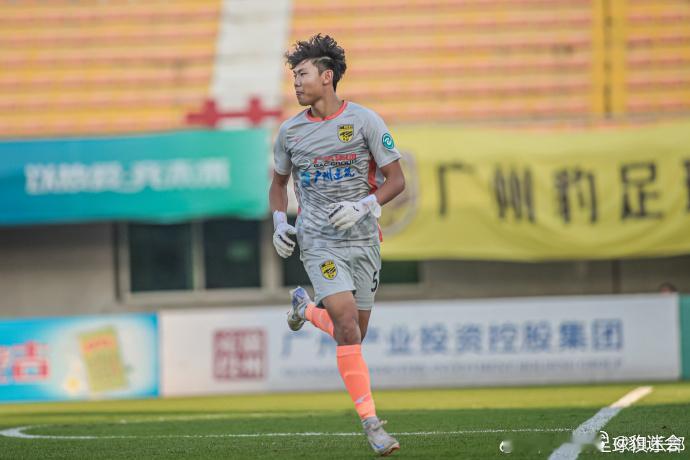 薛思博，2007年12月20日出生于广东广州，身高190cm，司职守门员。   