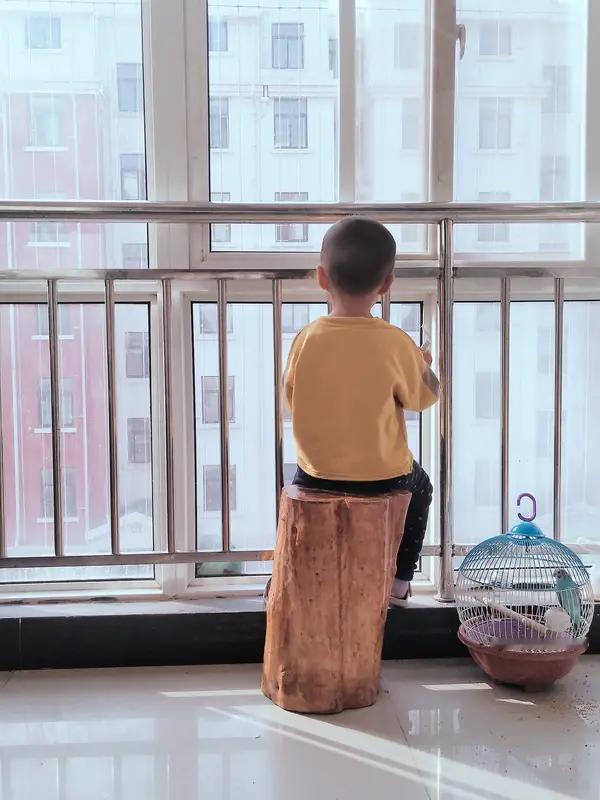 孩子的趣事 孩子的趣事就像天上的星星，数也数不清。我家孩子看到别的小朋友放风筝，