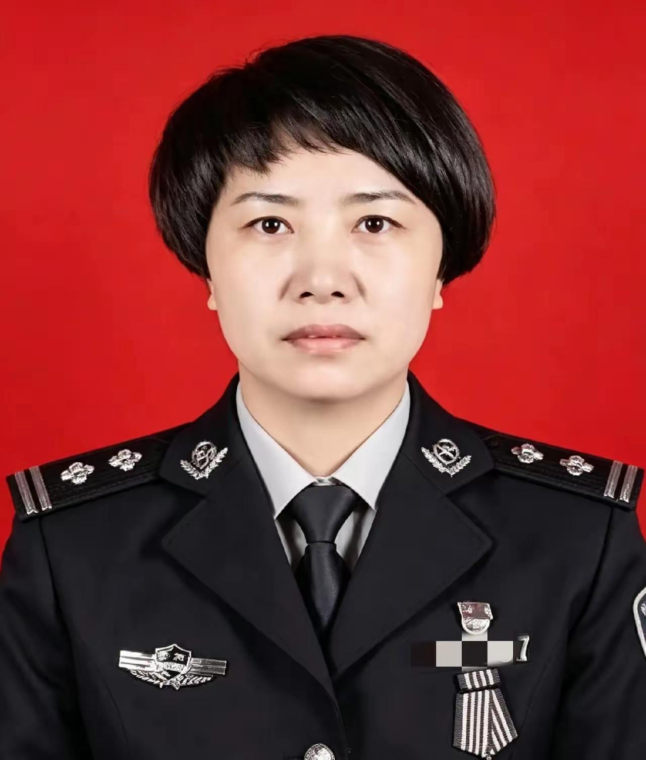 扶贫路上永远定格的彝警玫瑰，45岁生命献给群众

​​李文芝，女，彝族，1974