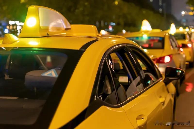 知乎上这段话太真实了。
四十年前会开车就是捧着铁饭碗，
三十年前懂英语和计算机那