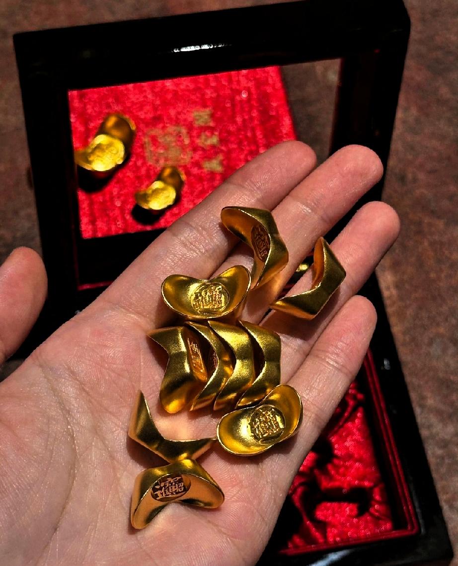 今天才发现，

金价彻底的不对劲了！

7月21日大盘金价从880元落到875元