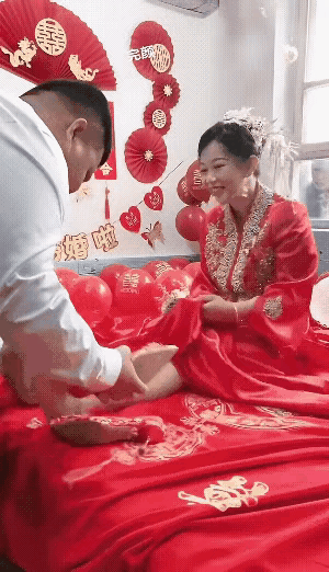 看起結婚對女人來說是一件特別甜蜜又開心💞，為什麼現在的社會上的女人，選擇是為錢