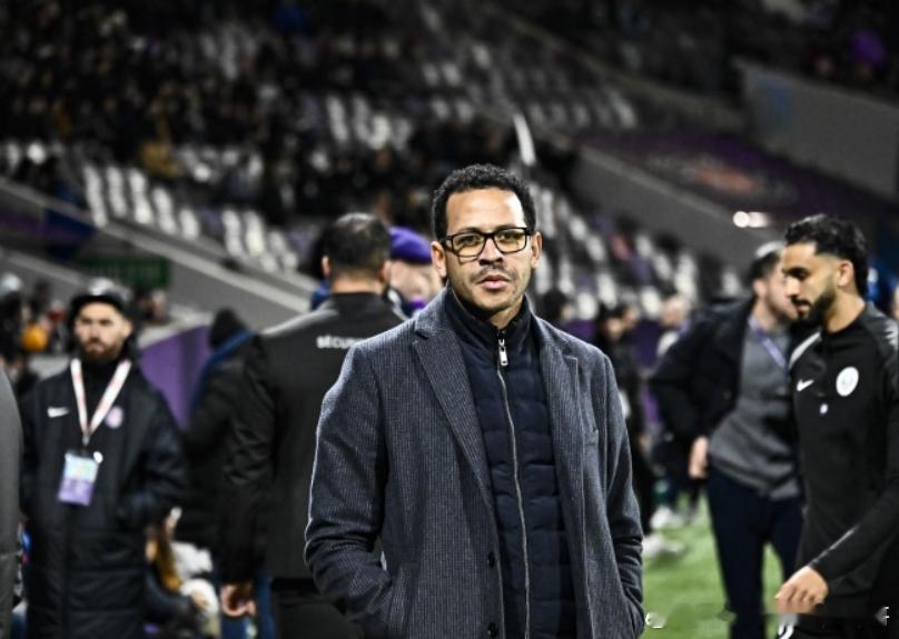 据《邮报》报道，因不满罗塞尼尔赛季中途转投切尔西，斯特拉斯堡球迷将发起新一轮抗议