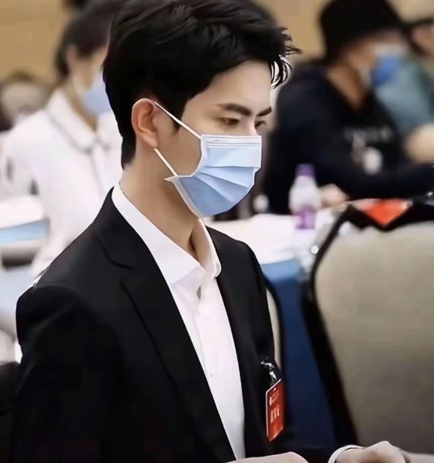 信息透明是杜绝谣言的最佳途径。
在心理学领域，无法言说的痛苦，便永远无法得到证实