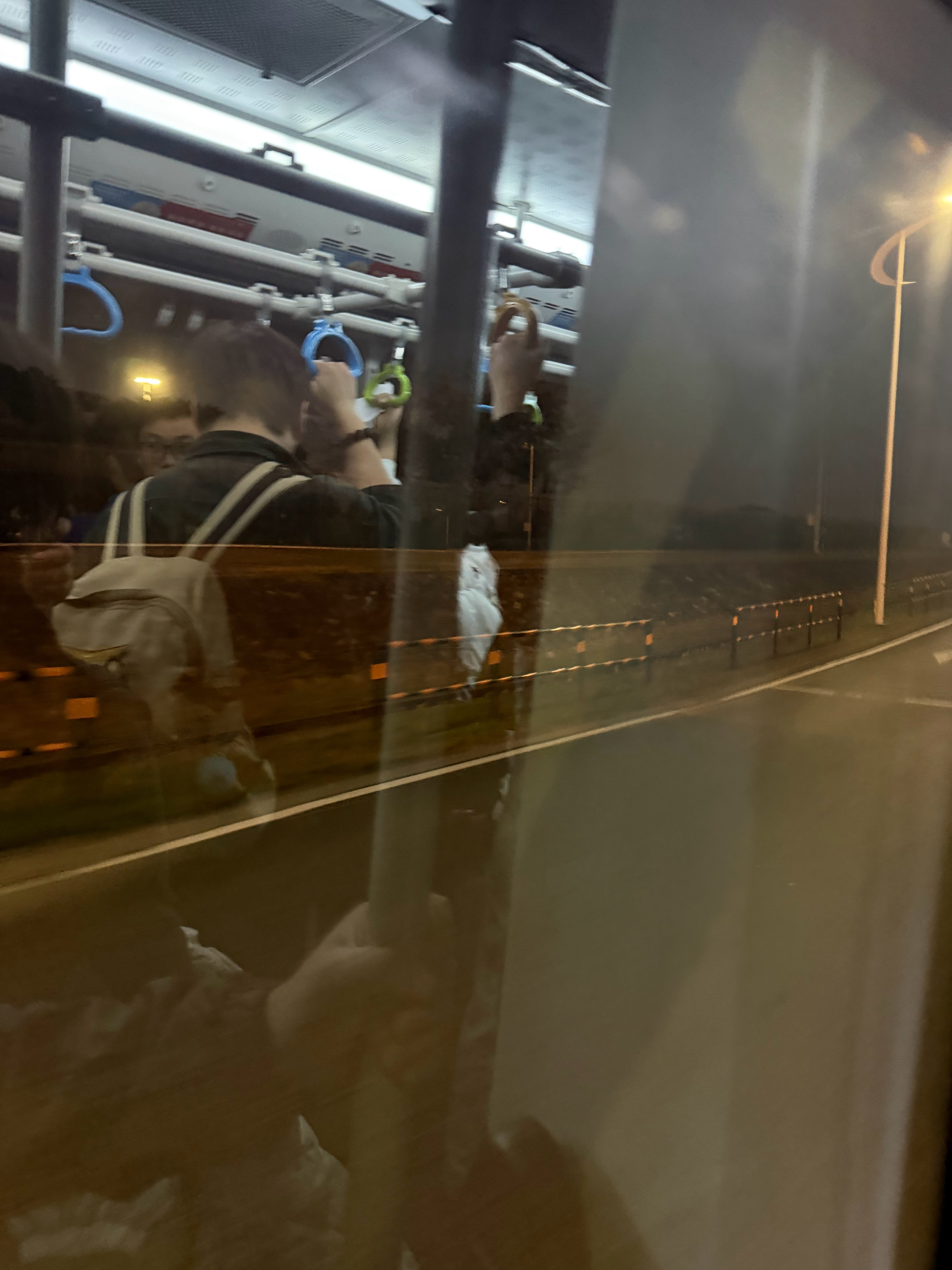 到机场了，摆渡车2025广州车展结束！兜兜转转一个星期，终于可以回家休息了 