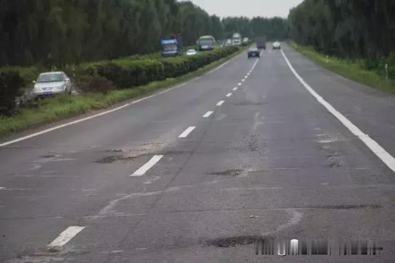 当年榆陶公路为何修得格外宽阔？超前规划还是过度建设？
在吉林榆树，不少当地人都有