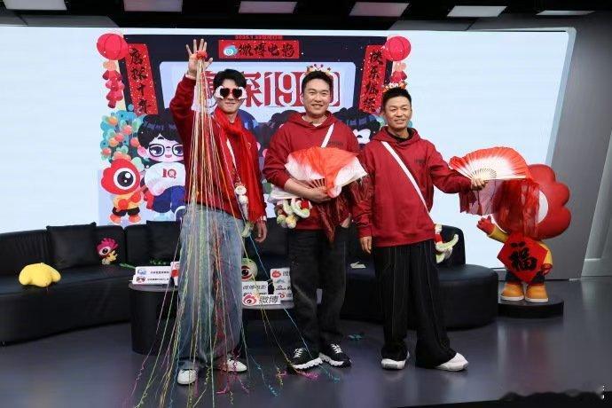 王宝强刘昊然时隔5年合体扫楼  老秦女装会不会重现，好期待！ 