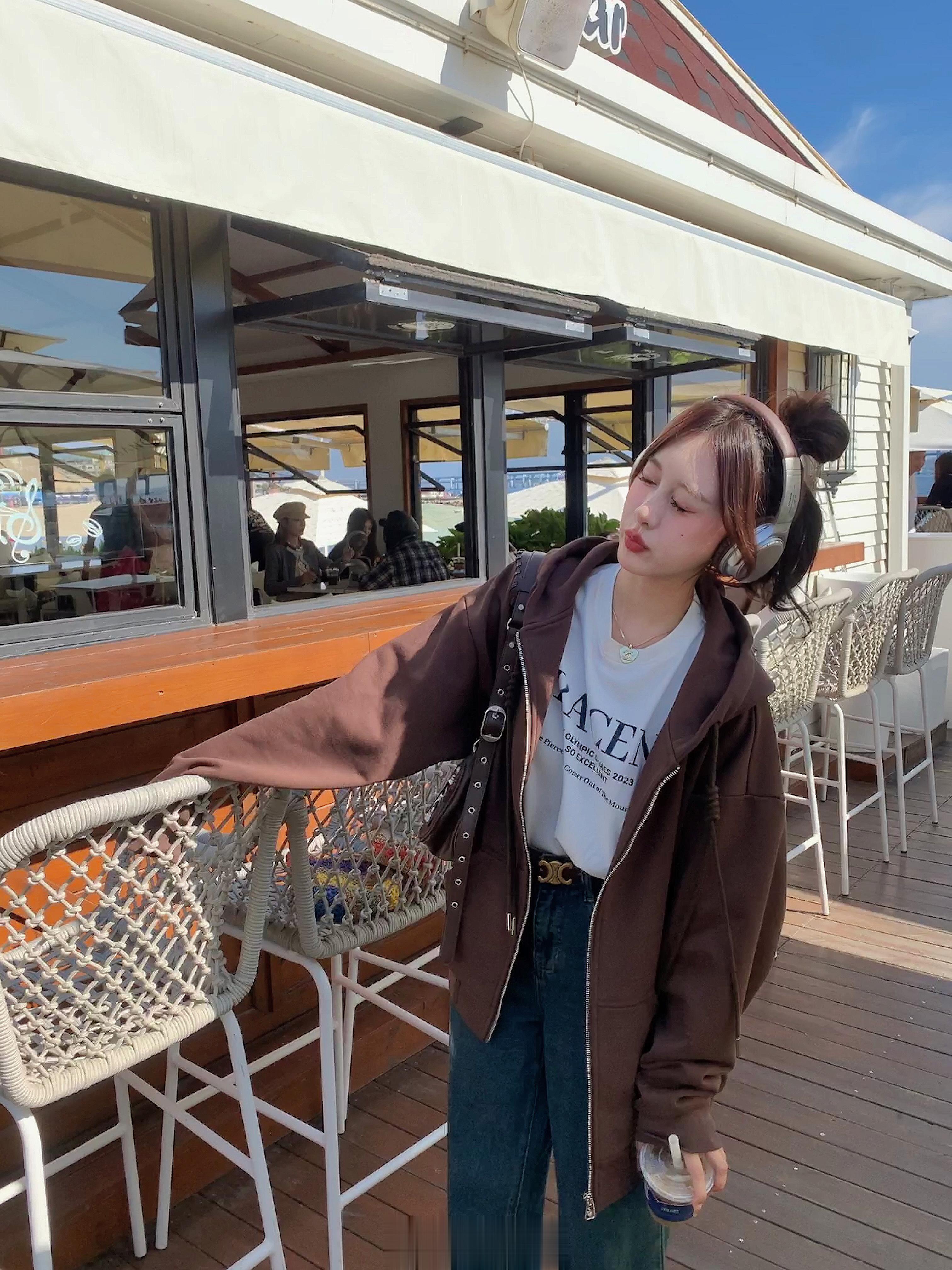 不敢想象！国庆去大连我会是多么开朗的女孩[污]  ​​​