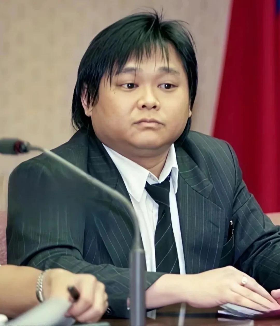 这是哪位？看着挺眼熟的！