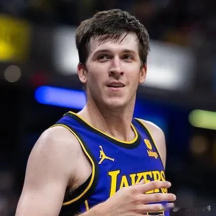 报道称：湖人队只会考虑用奥斯汀·里夫斯换取一名“真正的全明星球员”。

“我听说