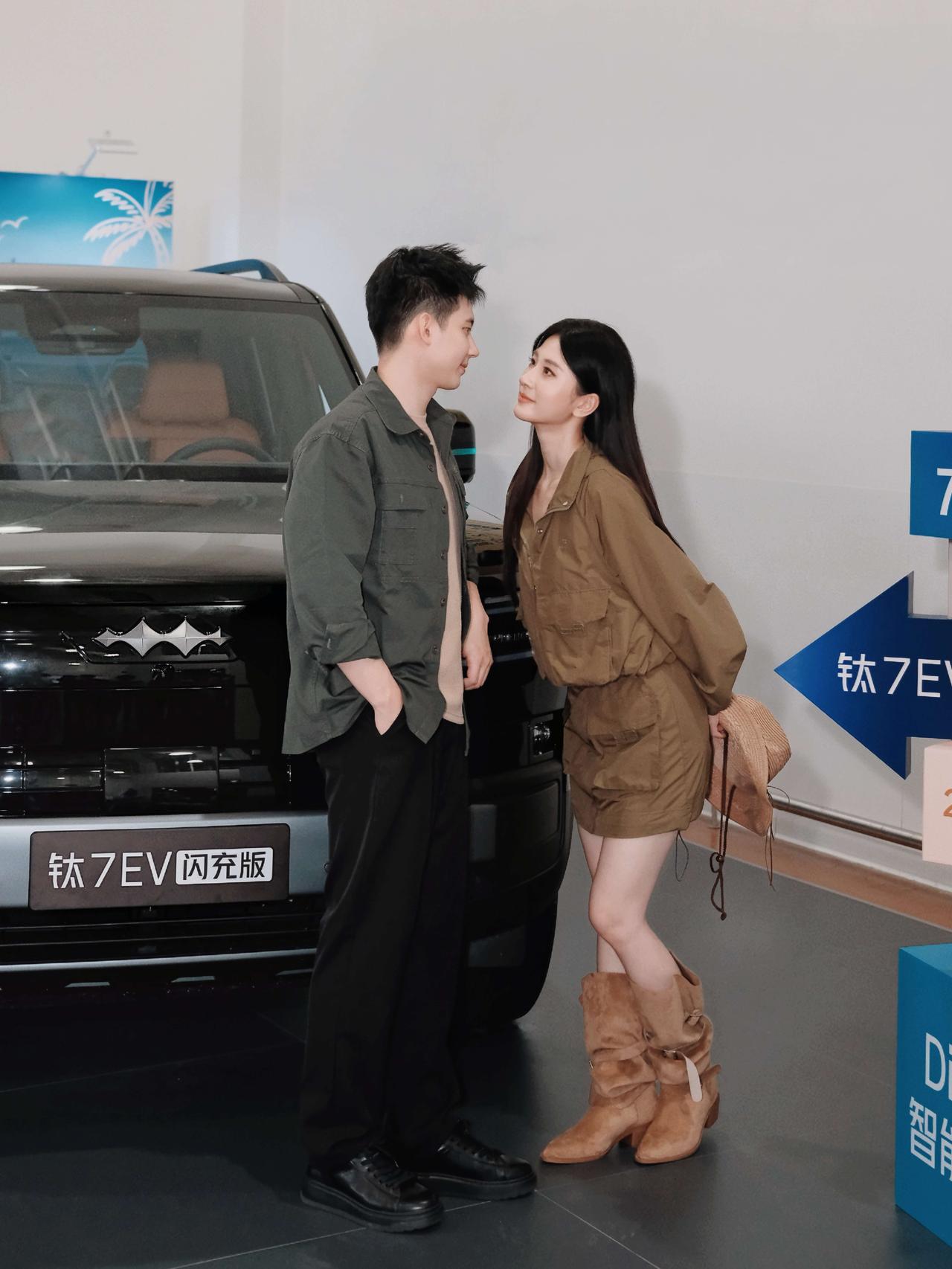 从恋爱到结婚，再到四口之家，
我们的专属回忆，
都在这一路同行的风景里。

周末